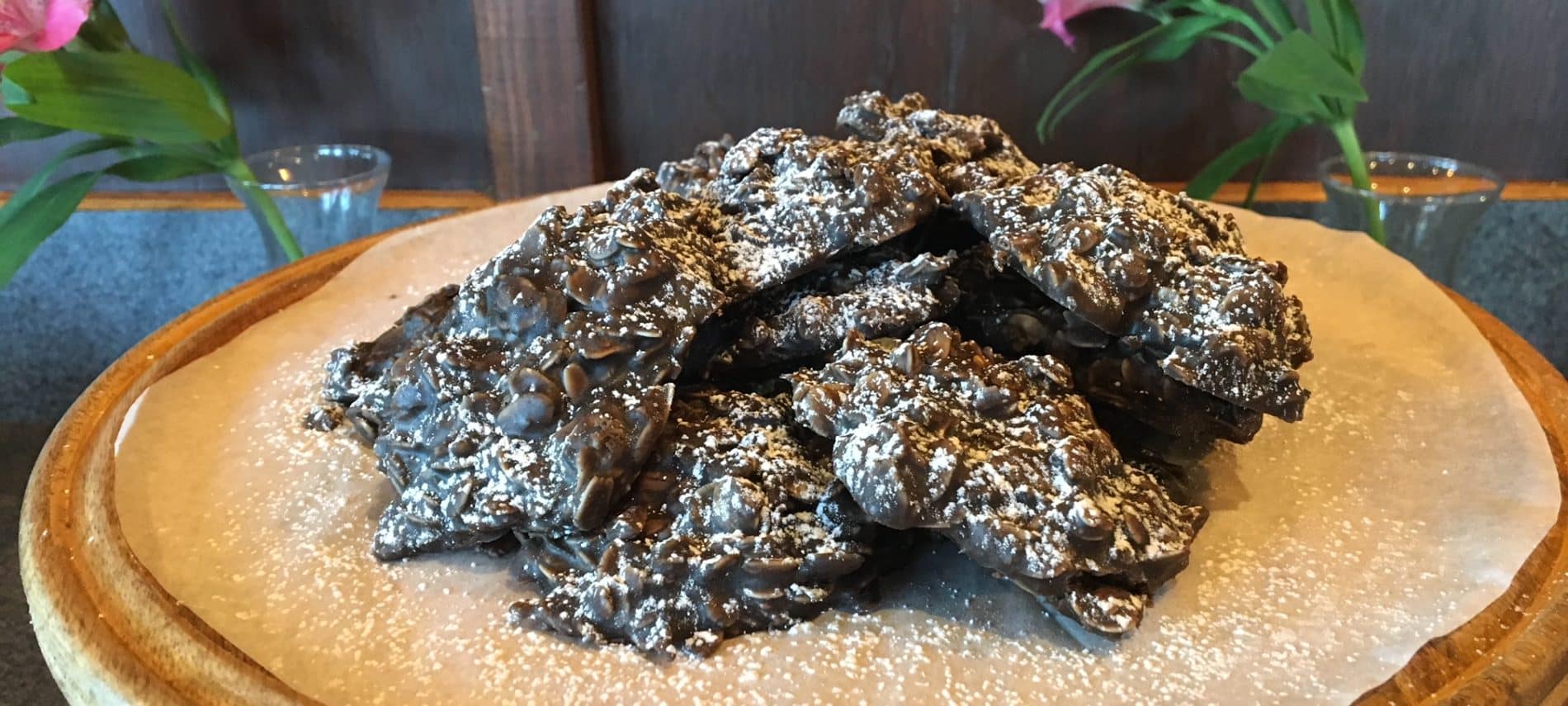 Platter with an arrangement of the chocolate vegan cookies.